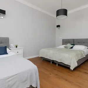 Center Chmielna By Renters מלון דירות